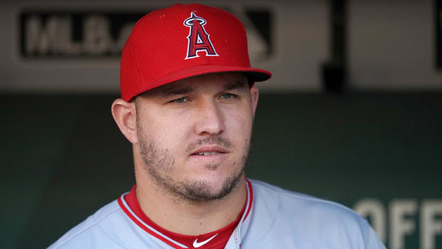 mike-trout-foot-injury.jpg